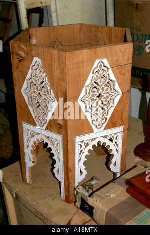 Maroc Essaouira atelier Arabesque table fretwork en cours Banque D'Images