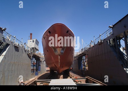 A 143 pieds superyacht en construction en cale sèche sous la marque Royal Denship à un chantier naval à Arhus DANEMARK Banque D'Images