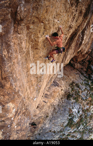 Rock climber Virgin River Gorge Utah USA Banque D'Images