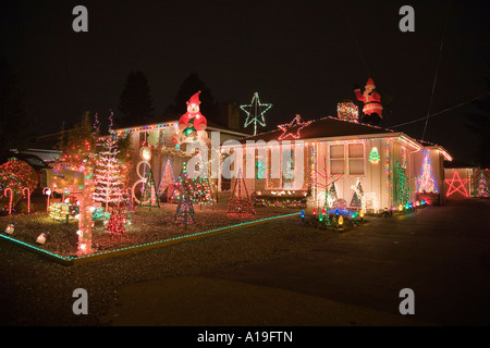 Lumière de Noël affiche sur des maisons à Seattle Washington Banque D'Images