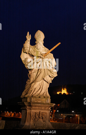 Une statue de l'ancien pont sur la rivière principale, Wurtzbourg, Bavière, Allemagne Banque D'Images