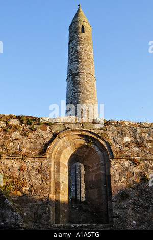 L'Ardmore à roundtower abbey datant du 12. siècle, Ardmore, Waterford, Irlande Banque D'Images