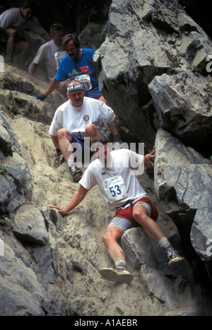 USA ALASKA Seward porteur scramble down 3020 Mont marathon en 4e course annuelle de juillet Banque D'Images