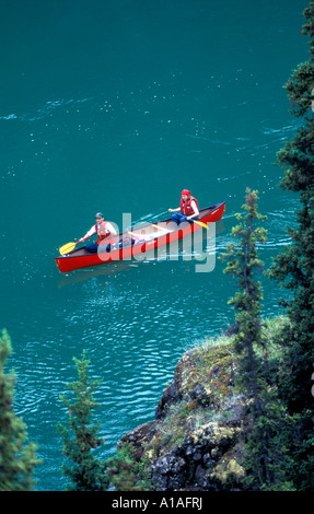 Canada Territoire du Yukon Whitehorse Vue aérienne de pagayeurs canoë à travers Miles Canyon Banque D'Images