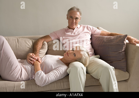 Woman lying in man's lap Banque D'Images