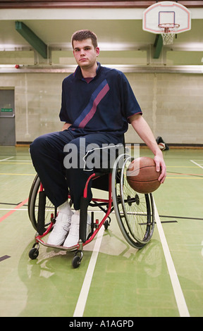 Joueur de basket-ball en fauteuil roulant Banque D'Images