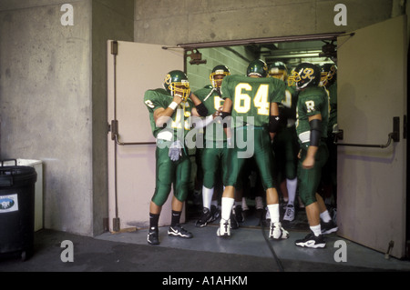 USA Washington Seattle Roosevelt football haut team rassemble au vestiaire avant vendredi soir jeu de porte Banque D'Images