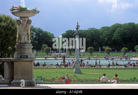 Jardin du Luxembourg Parc formelle avec des étangs et des statues sur le sud de St Germain quart de centre de Paris Banque D'Images