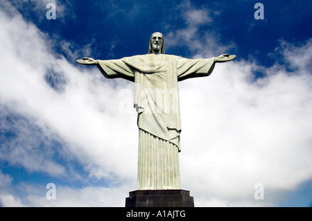 Plans rapprochés du Christ Rédempteur statue sur la montagne du Corcovado à Rio de Janeiro Brésil Banque D'Images