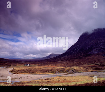 La maison Lagangarbh Buachaille Etive Mor, ci-dessous, Lochaber Highland, Scotland, UK Banque D'Images