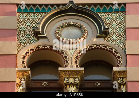 Caractéristiques ornementales maure extérieur de la Synagogue du Jubilé de Nove Mesto de Prague République Tchèque Banque D'Images