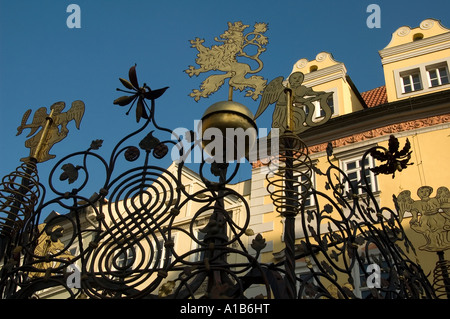 Garde-corps doré baroque à Stare Mesto Trimestre à Prague, République Tchèque Banque D'Images