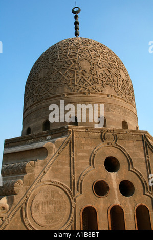 Arabesque Muqarnas sculptures du mausolée et de la mosquée du Sultan al-complexe Qaytbay Ashraf Qaitbay ou dans la ville des morts ou Le Caire Egypte Banque D'Images