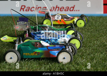 Off road buggy course voiture de commande radio grille de départ de la voie de l'herbe à l'intérieur de l'Irlande du Nord Belfast Banque D'Images