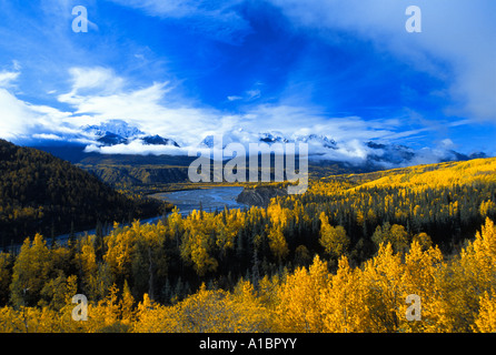 La belle vallée de Matanuska vu de l'autoroute à Glennallen automne au nord d'Anchorage en Alaska. Banque D'Images