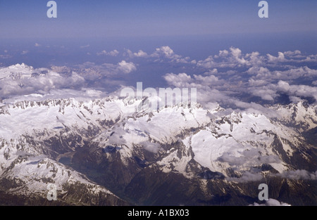 Une vue sur les montagnes des Pyrénées qui bordent la France et l'Espagne Banque D'Images