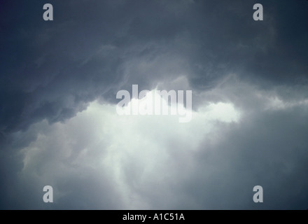 Violente tempête hivernale nuages sur la région de Silvermine Conn Norwalk Banque D'Images