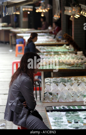 Grande piscine marché de jade à Guangzhou, Chine Banque D'Images