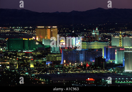 Las Vegas et de montagnes à la brunante, NEVADA USA, Septembre 1999 Banque D'Images