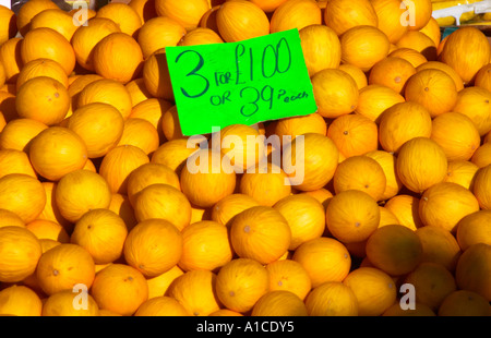 Les Melons à vendre à Walthamstow market Banque D'Images