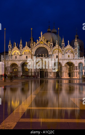 Italie Venise place saint Marc basilique au crépuscule Banque D'Images