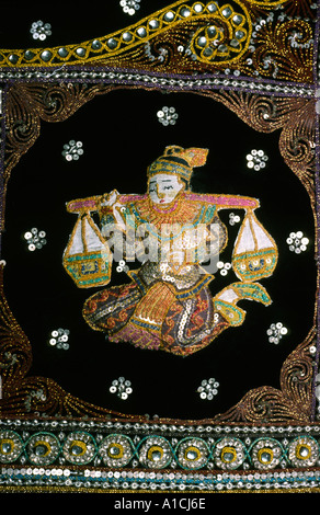 Myanmar Birmanie Mandalay Mandalay astrologiques de grande qualité artisanat tapisserie en cours Aquarius Banque D'Images