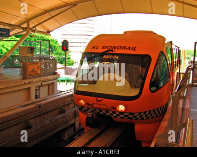 KL Monorail station Maharajalela ligne train arrive Kuala Lumpur, en Malaisie Banque D'Images