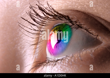 L'oeil féminin colorés Banque D'Images
