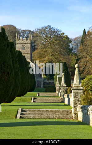 Les jardins à la 17e siècle lanhydrock house près de Bodmin à Cornwall, Angleterre Banque D'Images