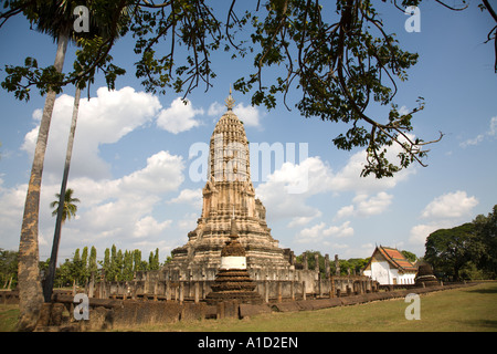 Wat Phra Si Ratana Mahathat Temple, le parc historique de Si Satchanalai, Thaïlande Banque D'Images