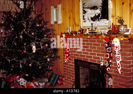 Arbre de Noël et des bas de Noël Banque D'Images