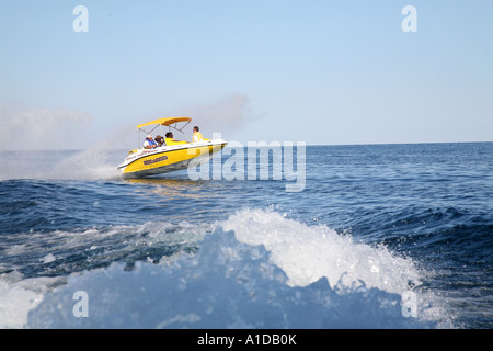 Bateau de vitesse sur le lac Huron près de la baie Georgienne, Ontario Canada Banque D'Images