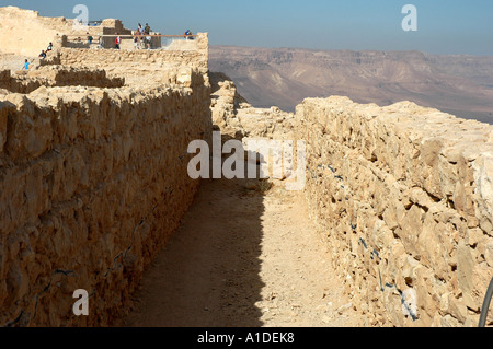 Les fortifications et les murs autour de la forteresse Metzada Banque D'Images