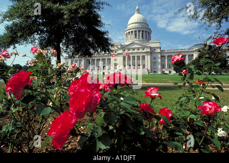 Elk215 1072 Little Rock Arkansas State Capitol building 1899 avec jardin de roses Banque D'Images
