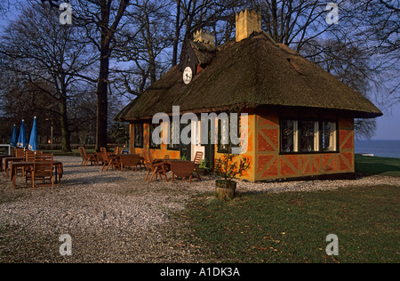 Kro inn danois typique à l'extérieur de la ville de Copenhague au Danemark Banque D'Images