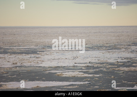 Aérien de glace multicouche pendant la débâcle printanière Mer de Chukchi Côte arctique de l'Alaska Banque D'Images