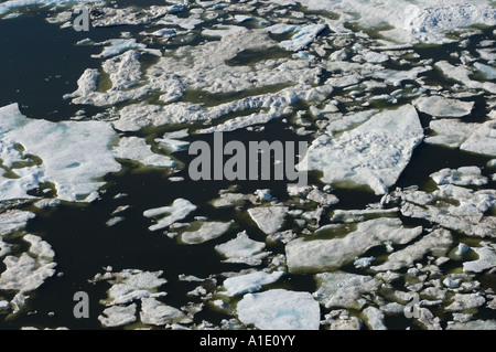 Aérien de glace multicouche pendant la débâcle printanière Mer de Chukchi Côte arctique de l'Alaska Banque D'Images