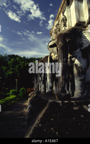 De Wat Chedi Chiang Mai Thaïlande Chieng Mun Banque D'Images