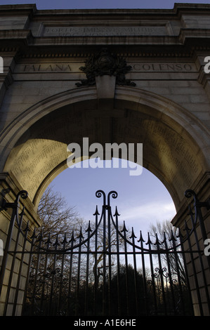 Saint stephens square park irlandais Irlande eire europe voyage tourisme jour lumière du jour centre ville ville couleur couleur éditoriale vertical ens Banque D'Images