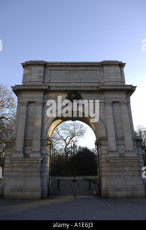 Saint stephens square park irlandais Irlande eire europe voyage tourisme jour lumière du jour centre ville ville couleur couleur éditoriale vertical ens Banque D'Images