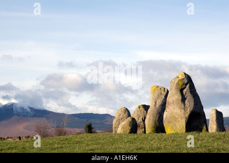 Le cercle de pierres de Castlerigg et Blencathra Saddleback près de Keswick dans le Parc National de Lake District Cumbria Banque D'Images