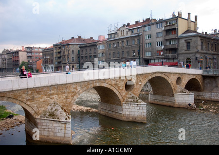 Pont latin sur la rivière Miljacka où l'Archiduc Franz Ferdinand a été assasinated Sarajevo Bosnie et Herzégovine Banque D'Images