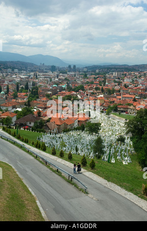 Vue sur un cimetière de guerre Sarajevo Bosnie-Herzégovine Banque D'Images