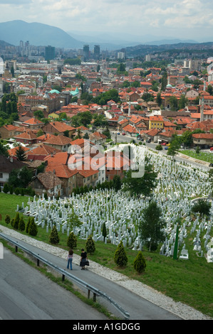 Vue sur un cimetière de guerre Sarajevo Bosnie-Herzégovine Banque D'Images