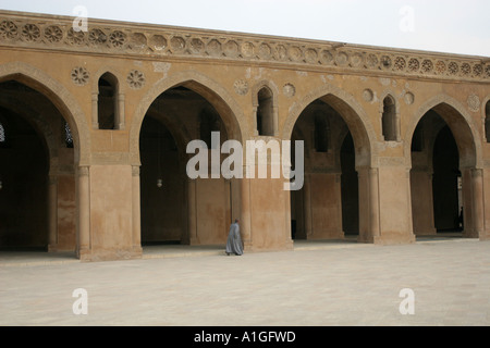 La tombe centrale et cour de la mosquée Ibn Tulun Caire Egypte Banque D'Images