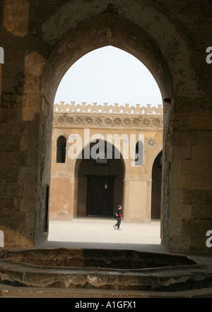 La tombe centrale et cour de la mosquée Ibn Tulun Caire Egypte Banque D'Images