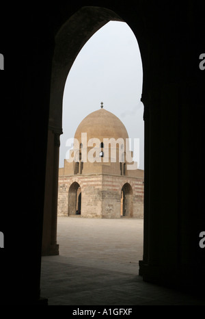 La tombe centrale et cour de la mosquée Ibn Tulun, Le Caire, Egypte Banque D'Images