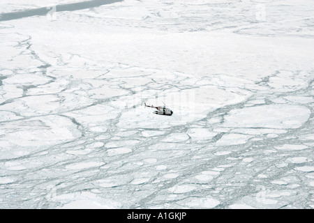 Vue aérienne du vol en hélicoptère sur l'écoulement des glaces dans l'océan Atlantique Nord l'Île du Prince Édouard CANADA Banque D'Images