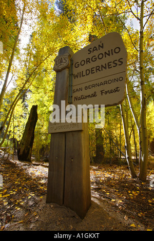 Inscrivez-San Gorgonio poster à l'Aspen Grove Trailhead San Gorgonio Wilderness San Bernadino National Forest San Bernadino San Bern Banque D'Images