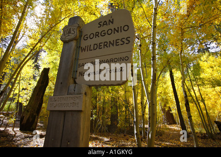 Inscrivez-San Gorgonio poster à l'Aspen Grove Trailhead San Gorgonio Wilderness San Bernadino National Forest San Bernadino San Bern Banque D'Images